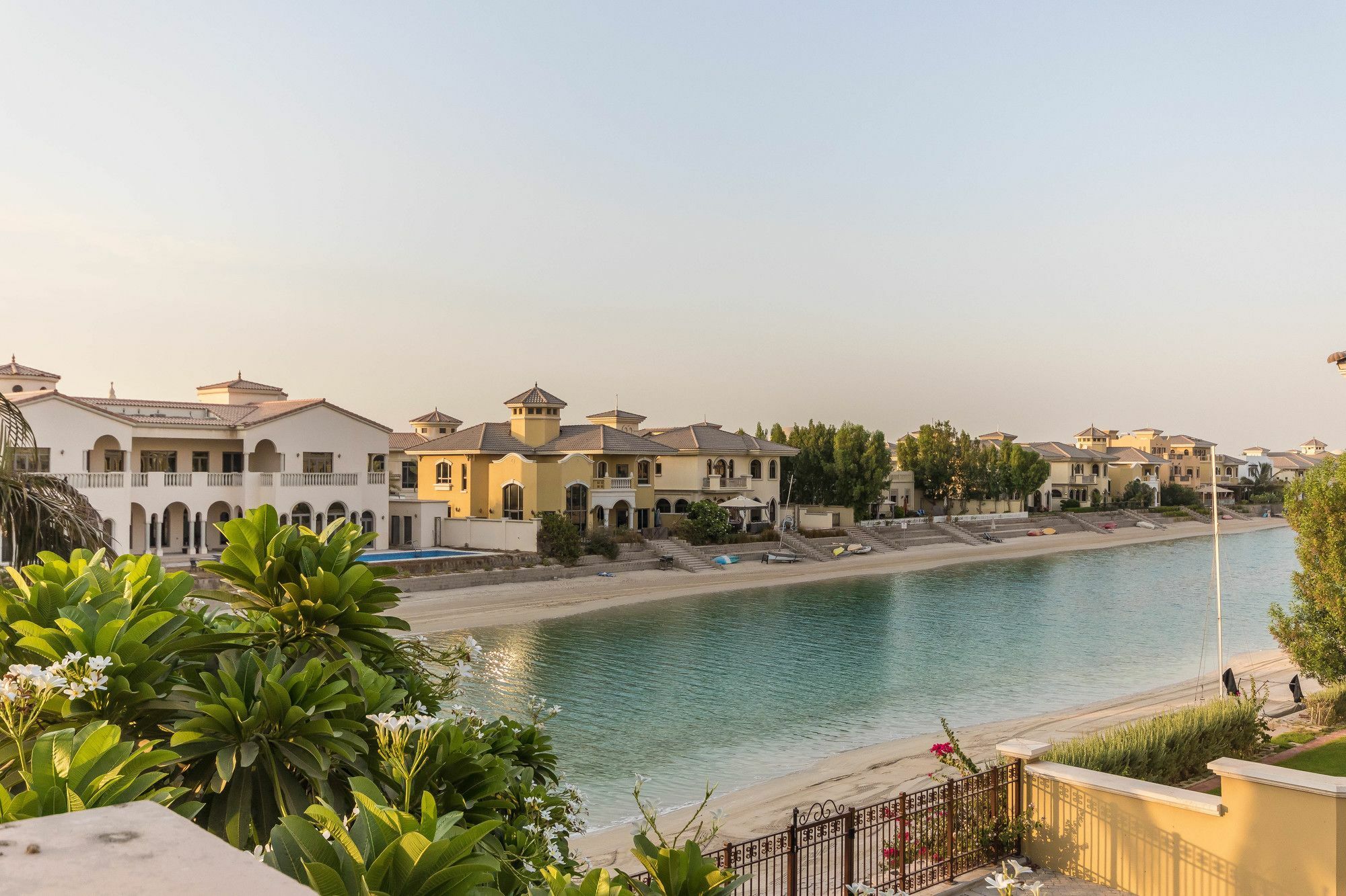 Yanjoon Holiday Homes - Palm Jumeirah Frond A Villas Dubaï Extérieur photo